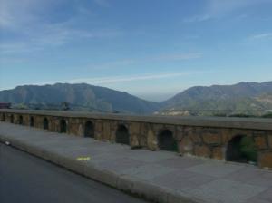 Route de médéa, vue sur tamezguida et Chréa