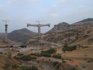 Construction Grand Pont de Bouira (Projet Autoroute Est-Ouest)