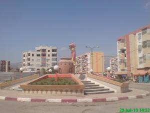 Stèle Artisanale à l'entrée Est de Bouira ville