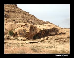 صخور عند مدخل بلدية بوسعادة