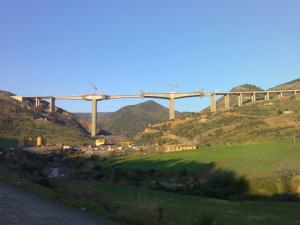 Construction du grand pont de Bouira