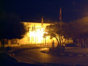 Mchedallah ex maillot, place publique la nuit