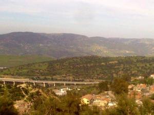 Survol de la périphérie de Bouira