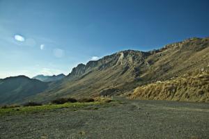 Petite route montagnarde sur les hauteurs de Bouira