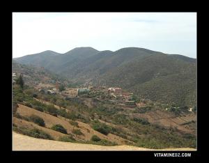 قرية أولاد سيدي بن عمار بالقرب من جبل الڨولية