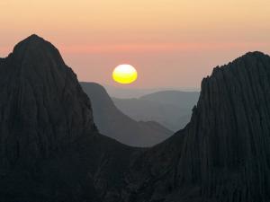 Coucher de Soleil sur les montagnes de Tamanrasset