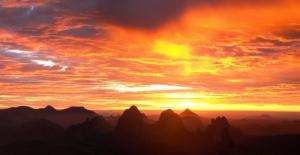 Lever du jour sur la région de l'Assekrem (Wilaya de Tamanarasset)