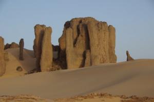 Coucher de soleil sur les formations de grès du troisième « château » de Tin Akacheker
