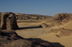 Aux environs du camp de la « table » (non loin d'In Akacheker et de la plaine de Tagrara  camp de l'oued Hartes d'après Abdoul)  du rocher où j'ai placé mon matelas