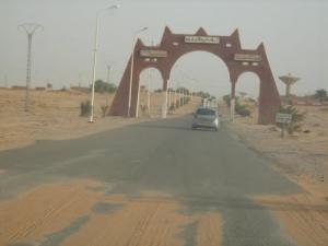 Entrée Nord de la ville de In Salah (sud Algerien)