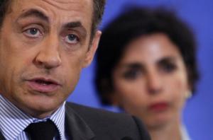 الرئيس الفرنسي في زيارة رسمية للجزائر