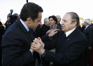 الرئيس الفرنسي في زيارة رسمية للجزائر