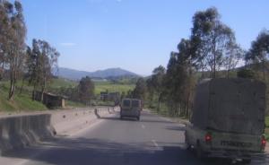 Sur la route du barrage de Taksebt (Wilaya de Tizi-ouzou)