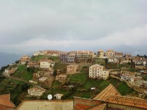Vue d'ensemble sur le village de Redjaouna