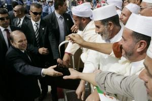 الرئيس الجزائري يزور مدينة تلمسان