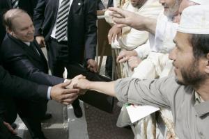 الرئيس الجزائري يزور مدينة تلمسان