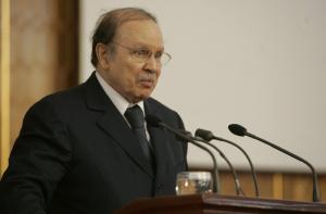 الرئيس الجزائري يزور مدينة تلمسان