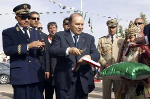 الرئيس الجزائري يزور مدينة تلمسان