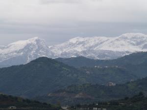 La Chaîne du Djurdjura vue depuis Azouza (Commune de Larba Nath Irathen)
