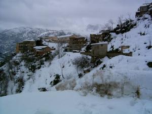 un village de Ouacif sous la neige