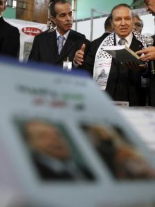 الرئيس بوتفليقة يدشن المعرض الدولي الثالث عشر للكتاب بالجزائر