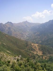 Panorama du Village d'Ait-Ouabane (habib aomar aout 2007)