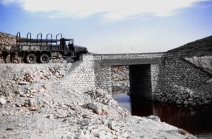 تعبيد طريق جديد بضواحي  ڨنتيس فركان  في سنة 1961