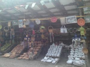 Vente d'articles traditionnels aux alentours de Tizi ouzou