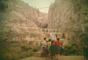 صورة قديمة لجسر من مدينة قسنطينة