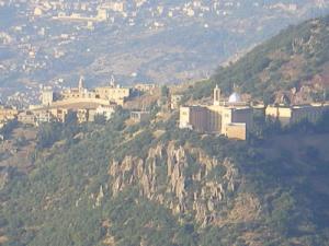 Mausolée Sidi Abderahman pris du village Mézéguène