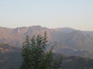 Taourirt Amokrane vu depuis Tadjmert (place de rassemblement)