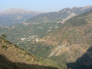 Les montagnes surplombant la commune d'Ililtene