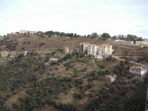 Village de Ait Atelli sur la route de Larbaa Nath Irathen