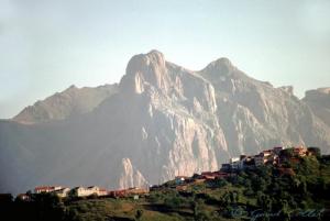 La main du juif vue depuis la commune de Béni Yéni, printemps 1975