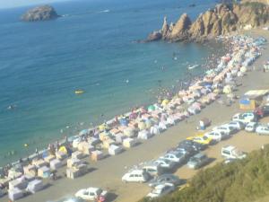 منظر من الشاطئ الأزرق