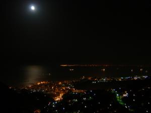 Vue nocturne sur la baie d'Alger