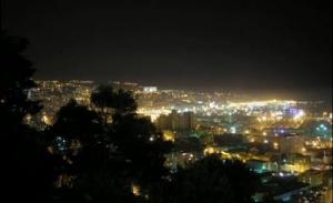 Vue nocturne sur Alger