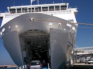 Accostage du bateau El Djazaïr au port d'Alger