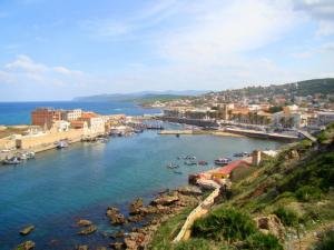 Vue sur le port de Pêche (Alger)
