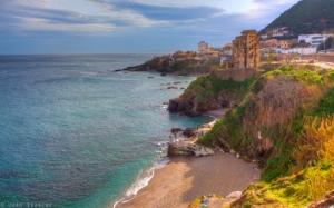 Magnifique petite plage sur la côte d'Alger
