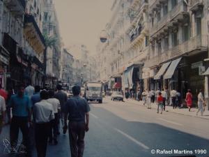 Les rues d'Alger en 1990