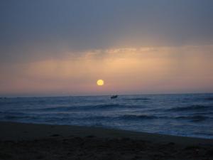 Coucher de soleil sur la plage Moretti (Alger)