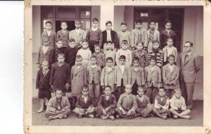 تلاميذ من مدرسة سيدي بن عدة في الفترة الإستعمارية