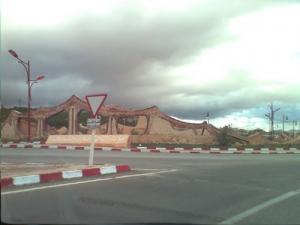 Architecture à l'entrée de la ville de Djelfa