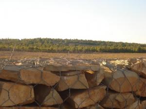 Vue sur le Barrage Vert de Douis