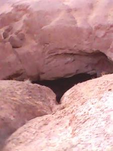 Une caverne (Sakhfet El Kiad) dans une montagne aux abords de Djelfa