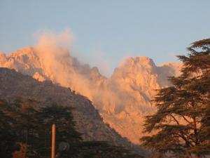 طلوع الشمس على جبال تيكجدة