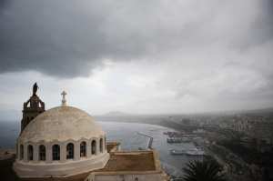 كنيسة  سانتا كروز  المطلة على مدينة وهران