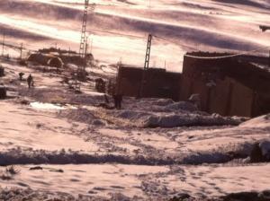 Le village de Takouka sur les collines de Megres