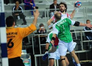 اللاعب الجزائري لكرة اليد عزيز بن كحلة 1